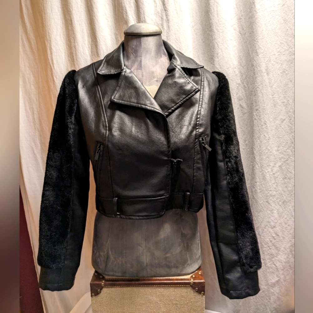 Love Star Faux Leather Cropped Biker Jacket With Faux Fur Sleeves Size Medium